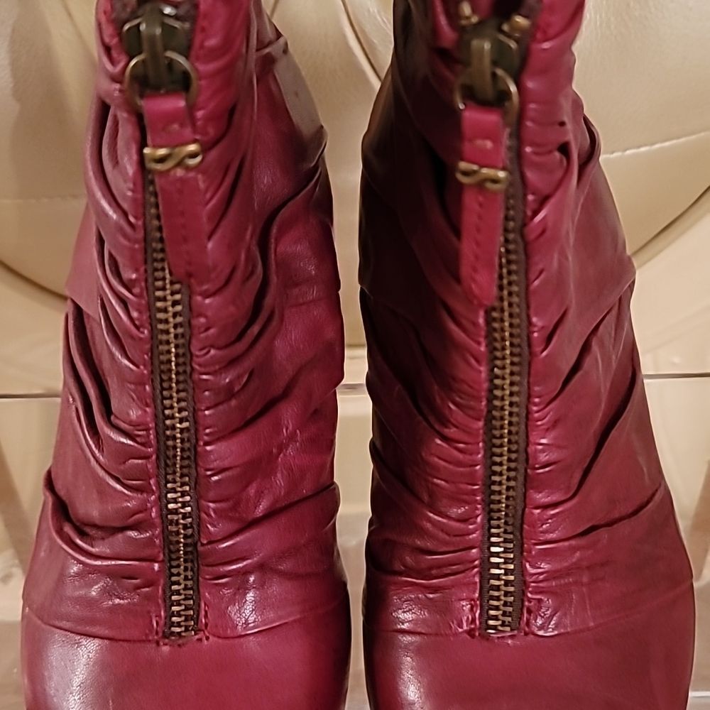 Earthies Montera Deep Red Zip Ruched Booties - Picture 9 of 16